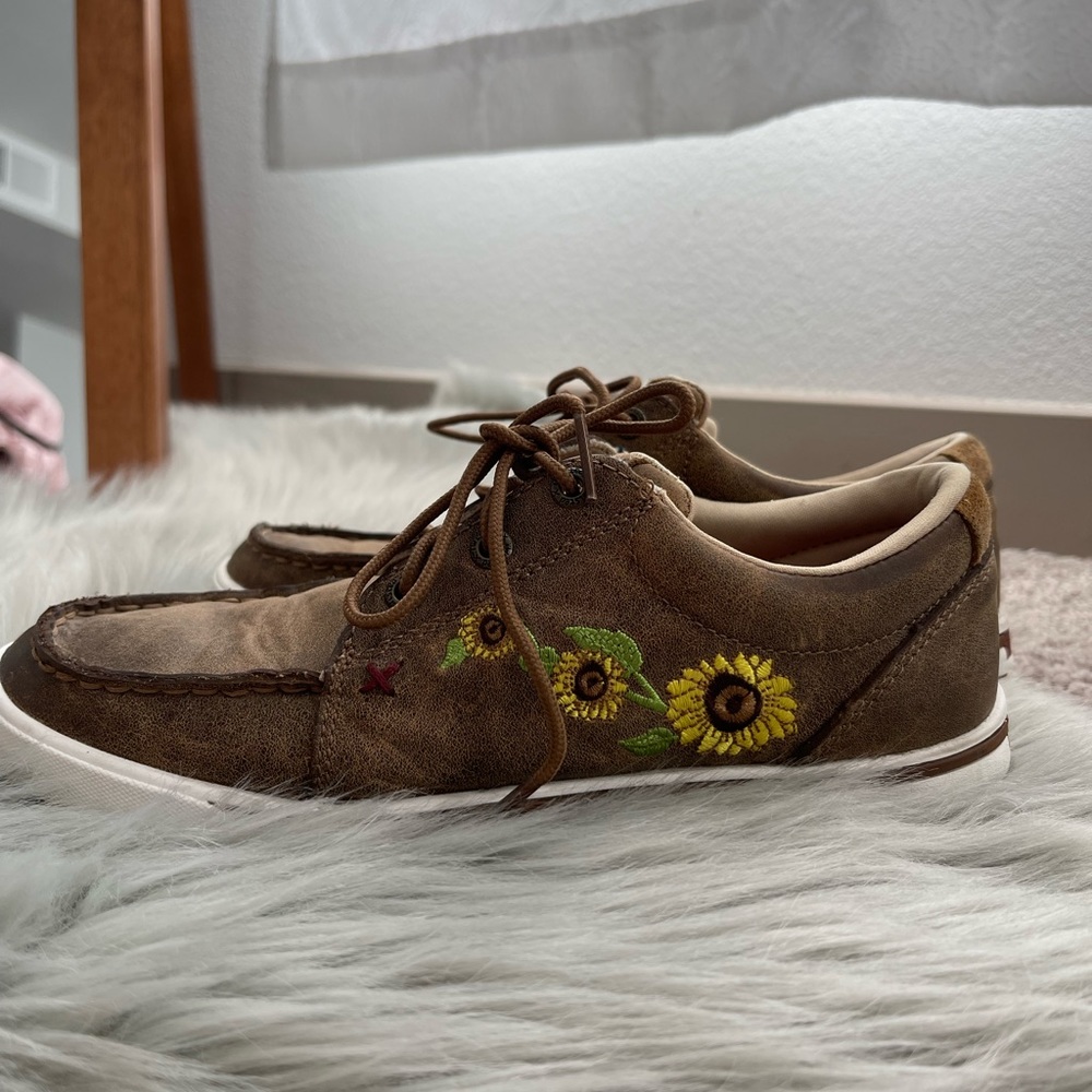 Shoes stretches, sunflower casual shoes